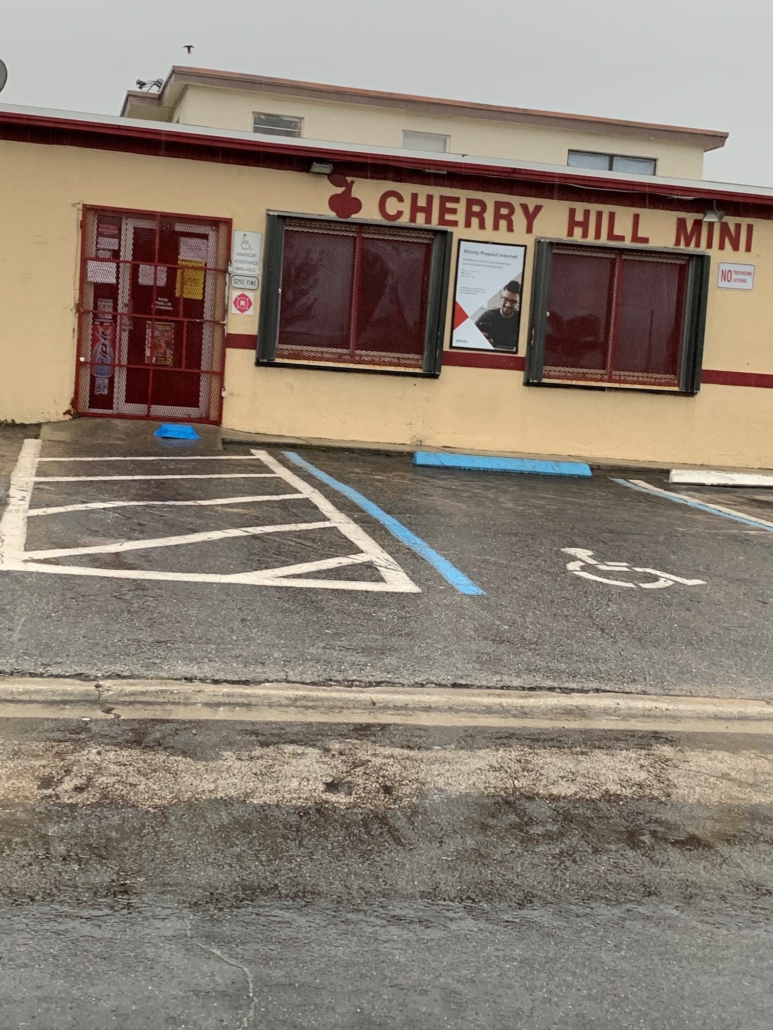 Photo of the front of the Cherry Hill Mini Market